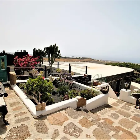 Tabobo House * Tías