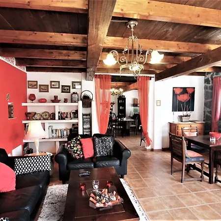 Tabobo House Tías
