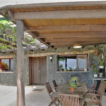 Tabobo House Tías