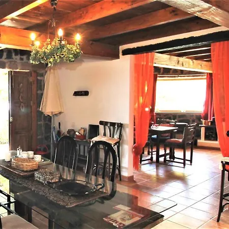 Tabobo House Tías