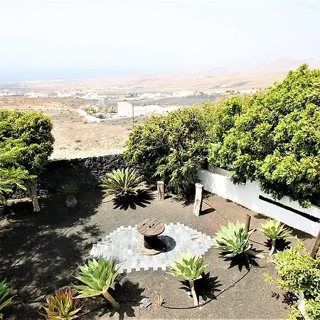 Tabobo House Tías