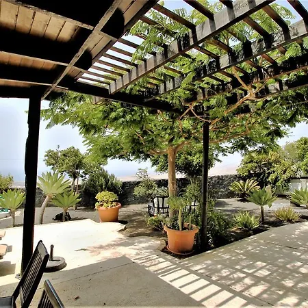Tabobo House * Tías