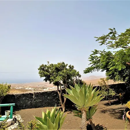 Tabobo House Tías