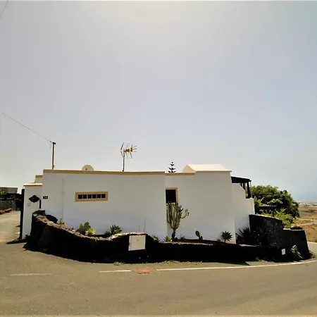 Tabobo House Tías