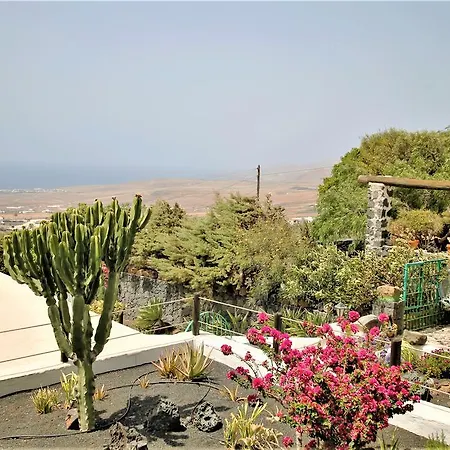Tabobo House Tías