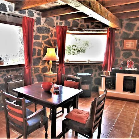 Tabobo House * Tías